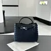 Bolsa Tote Tecida Exclusiva de Couro Bovino Transfronteiriça Grande Capacidade Bolsa para o Dia a Dia Bolsa de Mão Ombro Transversal de Couro Genuíno de Alta Qualidade para Mulheres