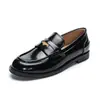 Mocassins de couro com sola grossa e moedas douradas, sapatos casuais femininos versáteis estilo britânico retrô com salto grosso