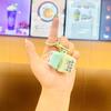 Divertido llavero de descompresión Sanrio con diseño de pez de madera electrónico con botón de dibujos animados, bolso de juguete, colgante pequeño