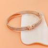 Versión coreana de pulsera de acero de titanio color oro rosa con letra H de moda para mujer, diseño de nicho, joyería de lujo ligero, lote de joyería