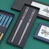 Hua Teng Design Palillos de Acero Inoxidable 304 Media Sección Recubrimiento de Titanio PVD Dos Pares de Soportes para Palillos Vajilla Set de Caja de Regalo