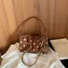 Bolsa Cruzada Elegante de Gamuza con Lunares Versátil 2026 Nueva y Moderna de un Solo Hombro para el Trabajo Bolsos de Nicho para Mujer