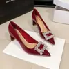 Saltos Stiletto Apontados em Couro Verniz Nude para Mulheres, Scarpins Baixos com Fivela de Metal Estilo Francês, Saltos Altos Estilo Office, em Estoque