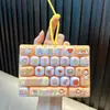 Llavero colgante de teclado de 26 teclas, juguete antiestrés para estudiantes, decoración divertida para bolsa, interesante regalo pequeño al por mayor