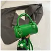 Bolso Pequeño de Mano Moda Retro para Mujer Verano 2025 Nuevo de Moda Textura Simple Bolso Cilíndrico Bolso de Hombro de Nicho