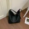 Shuai Mijia 2026 Verano Nuevo Bolso de Mujer Gran Capacidad Color Sólido Bolso de Hombro de Moda Patrón Tejido Bolso Cubo de Axila