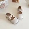 Sapatos de Couro para Meninas 2026 Nova Coleção Primavera e Outono Sapatos de Princesa Infantis Sapatos Individuais Macios para Bebê Sapatos de Princesa Retrô Estilosos