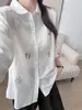Colección Otoño 2026: Camisa de gasa de doble capa estilo artístico con bordado floral de dibujos animados, cárdigan de manga larga para mujer, camisa casual
