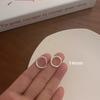 Pendientes de aro con agujeros que levantan las orejas Pendientes de aro lisos que combinan con todo Estilo simple y frío Elegantes hebillas redondas para las orejas Pendientes de moda para hombres y mujeres Clavos para el cartílago de la oreja