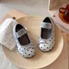 Zapatos de Cuero con Lunares y Lazo para Niñas 2026 Primavera y Otoño Nuevos Suela Suave Versátiles Planos de Princesa Bajos para Niña Pequeña