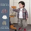 Conjunto infantil de estilo coreano para bebé niño, conjunto casual de otoño para niños pequeños, camisa con bloques de color, chaqueta y pantalones tipo linterna, conjunto moderno de tres piezas