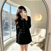 Elegante suéter cardigã de tricô estilo francês, top feminino outono/inverno, combinado com uma saia midi plissada - um conjunto de duas peças
