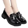 Otoño 2025 Estilo Británico Mocasines Brillantes Nueva Moda Pedrería Piel Suave Suela Suave Boca Baja Zapatos de Una Sola Pieza Tacón Bajo Zapatos de Piel