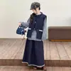 Conjunto de Menina para Primavera e Outono 2026 Novo Casual Estilo Coreano para Meninas Mais Velhas com Colete de Laço, Camisa e Saia