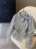 Nuevo diseño de otoño de 2026, camisa-chaqueta de cuadros con cordones, ajuste irregular ceñido, adelgazante, para mujer