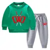 Traje de suéter para niños otoño e invierno 2023 estilo occidental nuevo traje cálido de invierno acolchado de terciopelo de manga larga para niños grandes