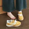 Novos sapatos de viagem respiráveis para primavera e outono, retrô e versáteis, modernos, que aumentam a altura, sapatos femininos, tênis casuais esportivos para estudantes, tênis de treino alemão