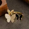 Anillo de Luz de Zirconia Incrustada en Oro Real Chapado en Cobre Transfronterizo Europeo y Americano Lujo Ligero Sensación de Alta Gama Anillo para el Dedo Joyería de Mano Versátil Fabricante Venta al por Mayor en Stock