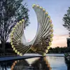 Escultura Personalizada de Cola de Fénix de Acero Inoxidable Iluminada para Exteriores con Alas de Forma Única que Pueden Iluminarse