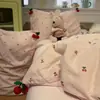 Conjunto de Quatro Peças de Algodão Kapok Fofo com Pompons Novo Estilo Primavera e Verão Cama de Estudante Conjunto de Fronhas para Edredom Floral Fresco e Fofo