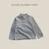 Camiseta de manga larga con cuello semi-alto para bebé e infante, camiseta interior simple de otoño para niños con estampado de letras, prenda interior de otoño para bebé niño