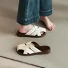 Chinelos Femininos Vintage de Design Nicho com Tiras Cruzadas 2026 Verão Sapatos Mule com Sola Grossa Antiderrapante e Solado Macio com Sensação Confortável