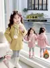 Chaqueta de Niña Otoño Invierno 2026 Nuevo Estilo Ropa de Invierno Elegante para Niños Moda de Invierno para Bebés Abrigo de Lana Espesado con Felpa