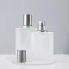 Botella de perfume cuadrada plana esmerilada al por mayor 30ml 50ml botella de perfume de vidrio esmerilado botella rociadora cosmética