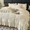 Conjunto de cama de inverno de quatro peças estilo Hepburn retrô francês, grau A, em veludo de leite, incluindo uma capa de edredom de fleece de coral, lençol de cama e outros itens de cama