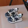 Zapatos Infantiles Primavera y Otoño 2026 Modelo Nuevo Malla Transpirable Antideslizante con Hebilla Zapatos Casuales para Niños Zapatos Deportivos Ligeros para Niñas