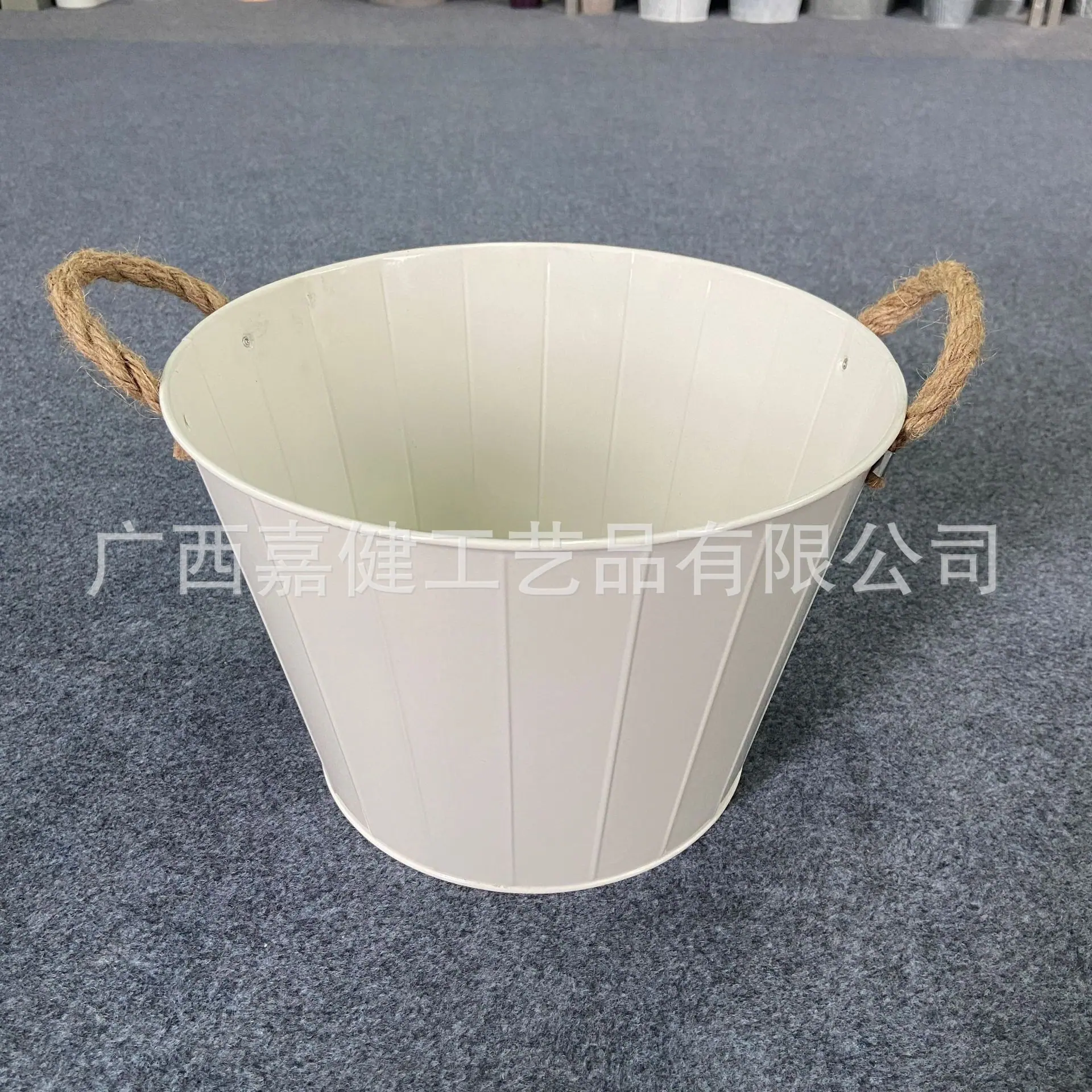麻绳双耳白色桶