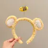 Faixa de cabeça de desenho animado para lavar o rosto para mulheres, nova faixa de cabeça de pelúcia 2026 para maquiagem, presilha de cabelo fofa, elástico de cabelo, acessório de cabeça