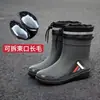 Botas de lluvia para hombre de media pantorrilla antideslizantes impermeables zapatos nueva moda exterior cerradas botas de agua cálidas zapatos cortos de goma hombre venta al por mayor