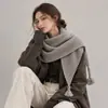 Tamanho grande, combinado com um casaco, cachecol triangular de lã mista de cor sólida para mulheres com franjas, xale de tricô, outono/inverno, com um toque boêmio