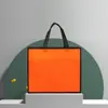 Sacolas TNT Personalizadas para Lojas de Roupas, Sacolas de Compras Impermeáveis para Roupas, Sacolas Tote Bag TNT, Sacolas Ecológicas Estampadas em Cores em Estoque