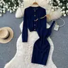 Conjunto de duas peças de cardigã de malha slim fit estilo commuter para mulheres, conjunto de casaco e vestido de manga longa para o outono de 2026, moda de outono