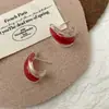Pendientes Minimalistas Únicos y Sofisticados con un Diseño Sencillo y Versátil que Presentan Clavos de Hoja de Cristal