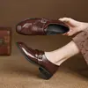 Nuevos Zapatos de Cuero Pequeños Estilo Británico Retro Primavera y Otoño 2025 Zapatos de Tacón Grueso de Una Sola Capa para Mujer Tallas Grandes 41-43 Mocasines Zapatos de Mujer