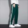 Pantalones Casuales Estilo Hong Kong para Hombre Primavera y Otoño Rayados Tres Barras Holgados Pantalones Deportivos para Estudiante Marca de Moda Estilo Americano Pantalones Rectos