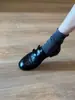 Mocassins slip-on estilo britânico retrô para mulheres, novos sapatos pequenos versáteis de couro 2026 com saltos grossos e fecho de velcro, sapatos de uso único da moda