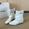 Nova fivela de cinto 2026 botas de tornozelo versáteis, botas pretas, estilo retrô, bico quadrado, sola plataforma, que aumenta a altura, botas de equitação de outono para mulheres