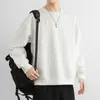 Primavera e Outono Novo Moletom Camiseta Masculina Manga Longa Masculina Gola Redonda Top com Capuz Cor Pura Solto Versátil Camiseta para Usar por Baixo