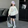 Novo top de manga comprida da moda e doce estilo coreano para primavera e outono, com estampa de estrelas coloridas, um moletom casual e folgado para meninas
