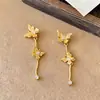 Pendientes de botón con diseño de mariposa incrustada de diamante y aguja plateada, de lujo ligero, moda de alta gama, diseño exquisito, adornos para la oreja de temperamento nicho