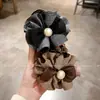 Pinza para el Cabello de Flor de Perla con Diseño de Tela de Alta Gama, Tamaño Mediano para Mujer, Estilo Nuevo para Cabello Fino, Pinza Completa para el Cabello con Lazo