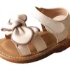 Sandálias de comércio exterior 2025 verão novas sandálias para meninas sandálias coreanas com laço para bebê sapatos de praia sapatos de princesa para crianças