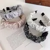 Faixa de cabeça plissada com strass brilhante estilo francês, faixa de cabeça larga de cetim suave, realça a elegância, adequada para lavar o rosto, um acessório de cabelo de luxo leve