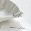 Anillo Clásico de Circonita Brillante con Cuatro Garras para Mujer, Lujo Ligero, Elegante y Delicado, Apilable, Joyería de Anillo Cerrado Fresca y Elegante