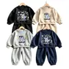 Conjunto de Roupa para Meninos Primavera e Outono Estilo Coreano Novo Tendência Moletom com Gola Redonda e Manga Longa e Calça Jogger Conjunto de Duas Peças Elegante para Bebê