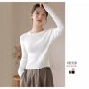 Camisa Base de Malha Branca 2024 Nova Roupa de Exterior Feminina para Primavera e Outono Gola Redonda Manga Longa Top Curto Suit Design Interior